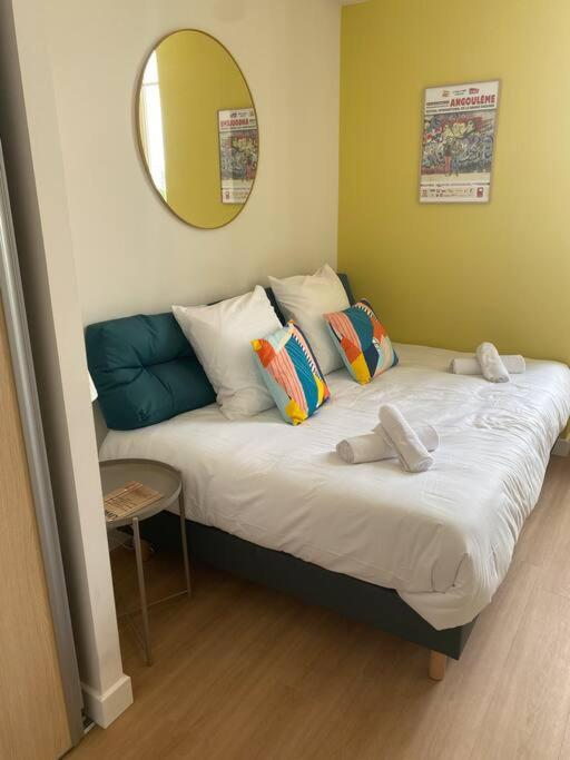 אנגולם Superbe Studio Centre Ville * Clim * Wifi * Haut De Gamme * מראה חיצוני תמונה