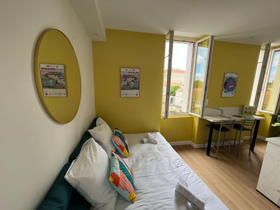 אנגולם Superbe Studio Centre Ville * Clim * Wifi * Haut De Gamme * מראה חיצוני תמונה