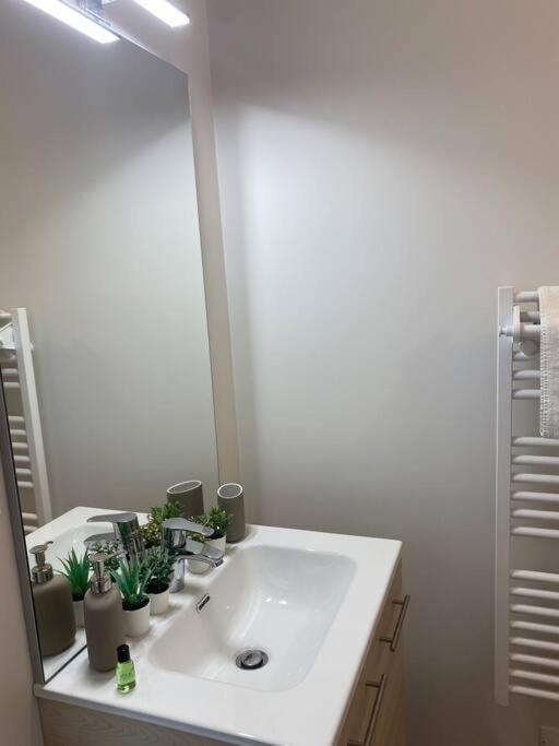 אנגולם Superbe Studio Centre Ville * Clim * Wifi * Haut De Gamme * מראה חיצוני תמונה